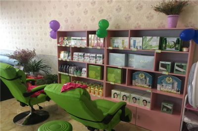 開化妝品店好嗎？小資生活領(lǐng)銜美妝市場(chǎng)新格局下的生活美容服務(wù)